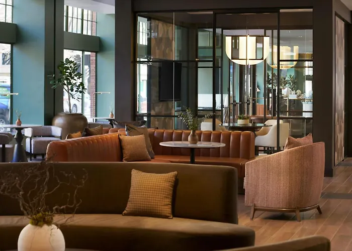 Sacramento hotels near Old Sacramento Historic District