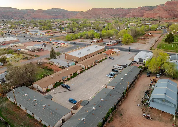 Kanab hotels near Little Hollywood Land