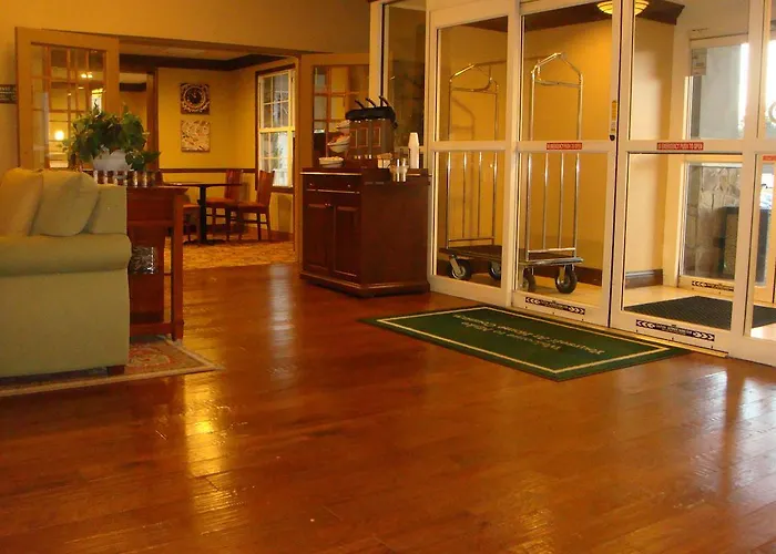 Norcross hotels near Tiny Towne