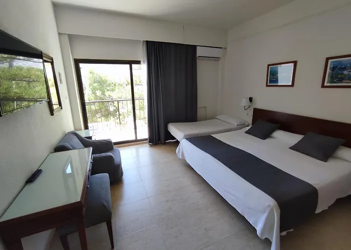 Hoteles cerca de Playa de San Antonio