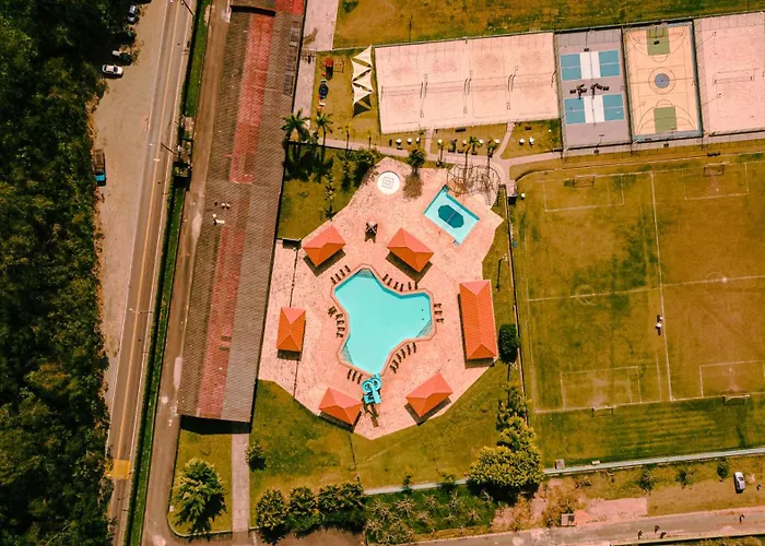 Hotéis perto de Estação Literária Prof. Maria de Loudes Évora Camargo