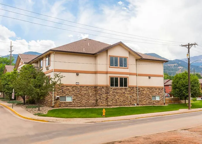 Manitou Springs hotels near Red Rock Canyon Open Space
