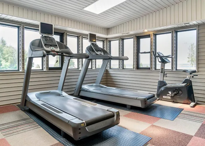 Manistique Beach hotels