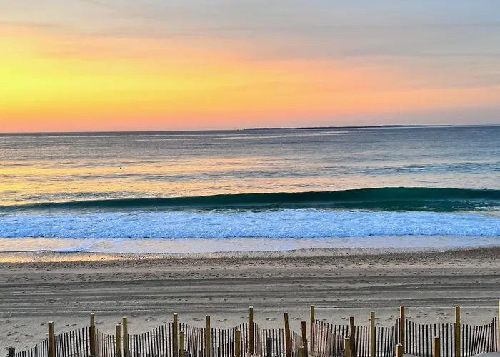 Charlestown Beach hotels
