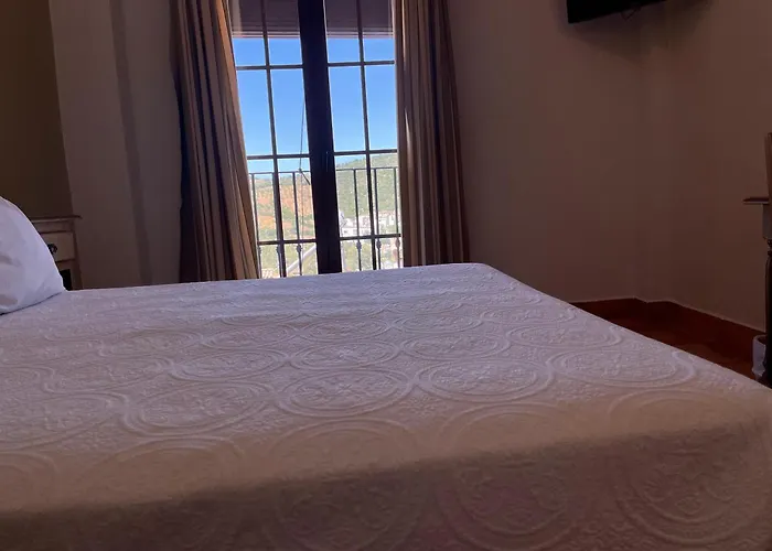 Hoteles cerca de el Museo de la Piel de Ubrique