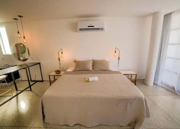 Hotéis perto de Praia dos Anjos