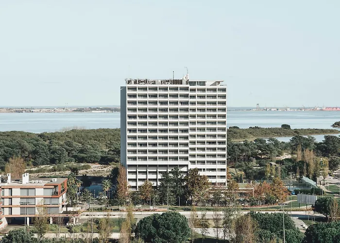 Hotéis perto de 7ª Bataria do Outão