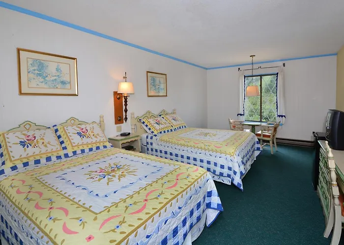 Beech Mountain hotels near Fred's General Mercantile