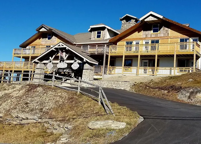 Beech Mountain hotels near Fred's General Mercantile