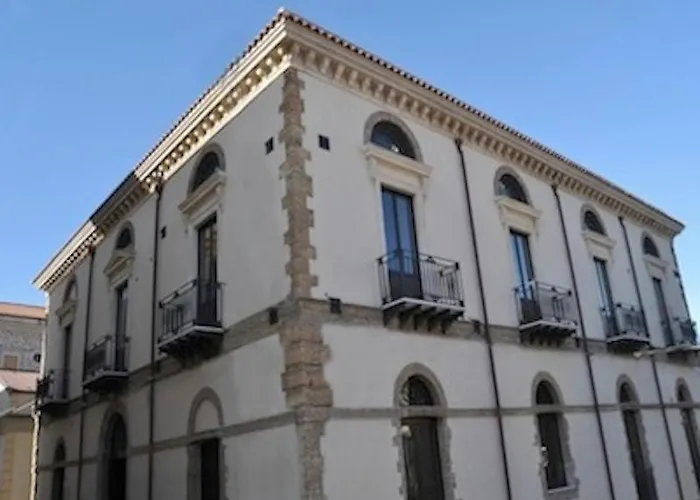 Hotel sulla spiaggia a SantʼAgata di Militello