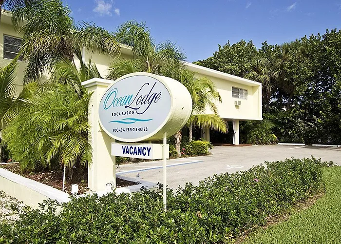 Boca Raton hotels near Mizner Park