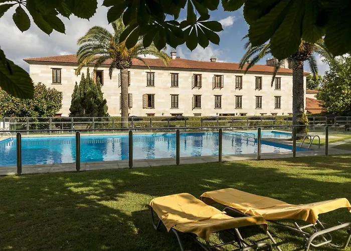 Hoteles cerca de la Aldea de Os Grobits