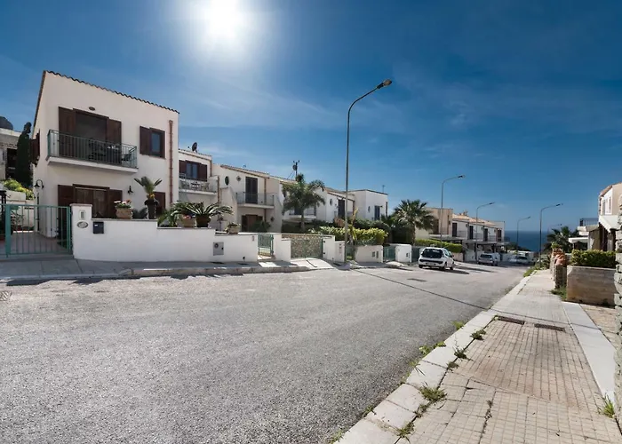 Hotel sulla spiaggia a Macari