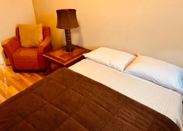 Memphis hotels near Memphis Zoo
